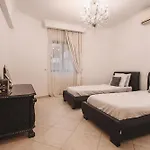 Апартаменты Luxury Boutique With Sea & Skyline Views St Julian Сент Джулианс