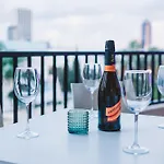 Апартаменты Luxury Boutique With Sea & Skyline Views St Julian Сент Джулианс