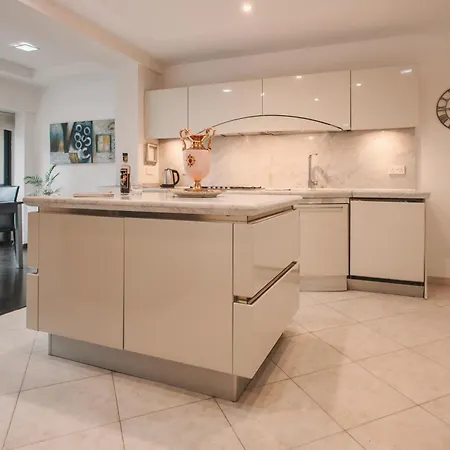 Luxury Boutique With Sea & Skyline Views St Julian * Сент Джулианс