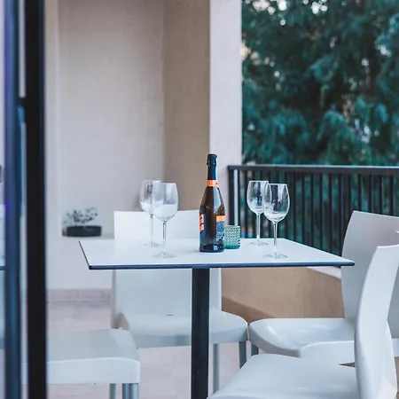 Luxury Boutique With Sea & Skyline Views St Julian Апартаменты Сент Джулианс