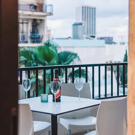 Апартаменты Luxury Boutique With Sea & Skyline Views St Julian