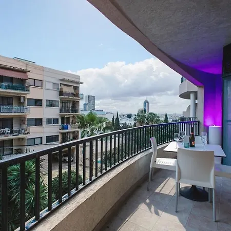 Апартаменты Luxury Boutique With Sea & Skyline Views St Julian Сент Джулианс